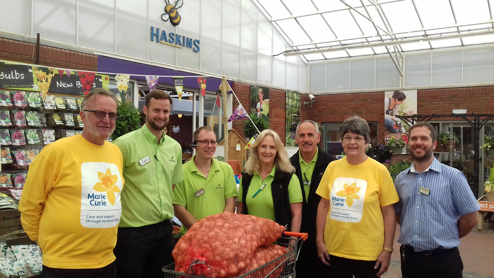 Haskins Garden Centre in Ferndown donates daffodil bulbs to Marie Curie for Field of Hope Haskins Garden Centre