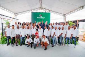 A group picture of the workers