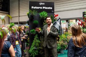 Mr Plant Geek giving a talk at Glee